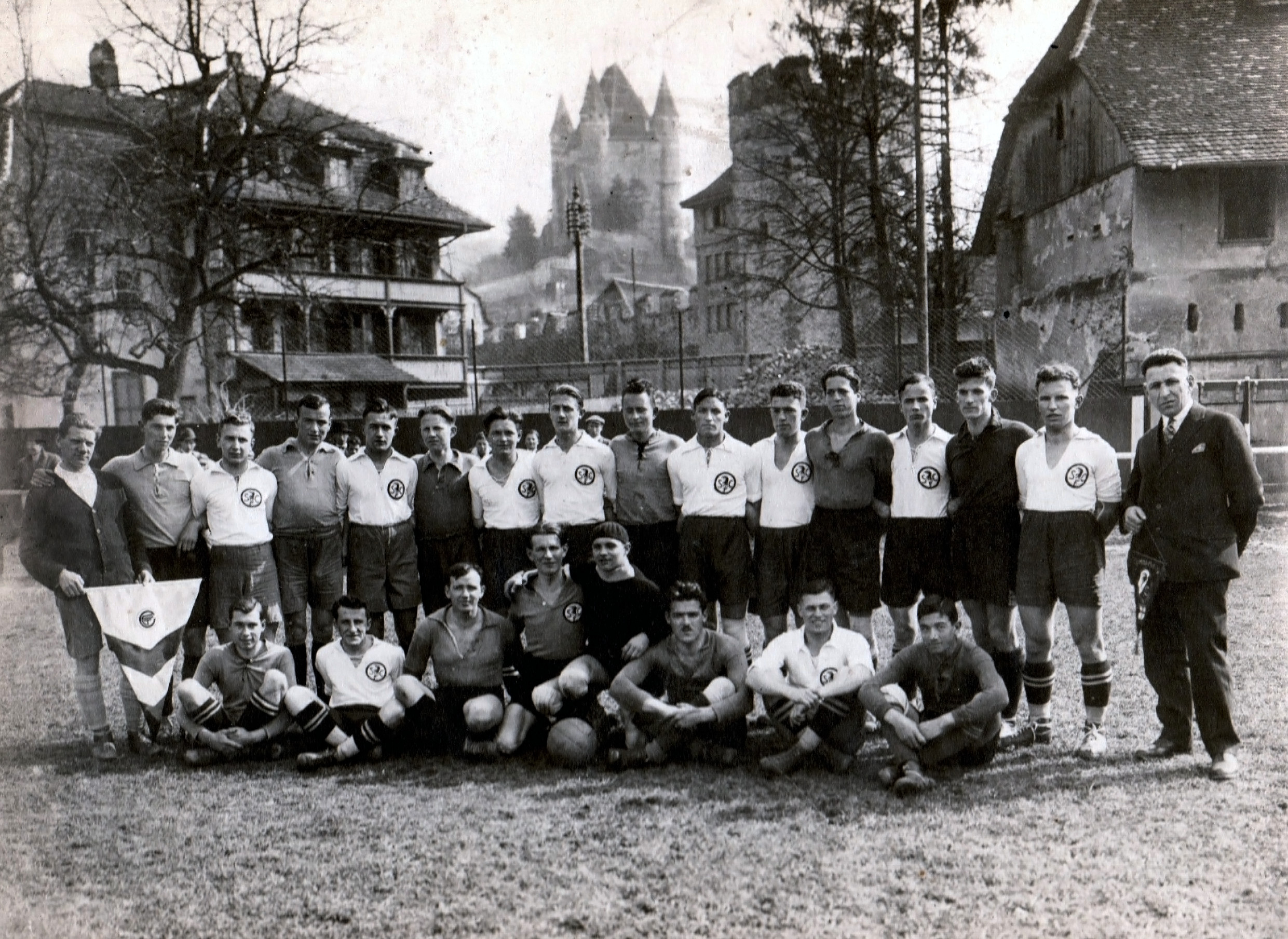Mannschaftsfoto der ersten Mannschaft des FC Thun aus dem Jahr 1912